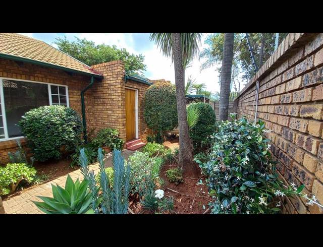 2 BEDROOM TOWNHOUSE FOR SALE IN MORELETAPARK